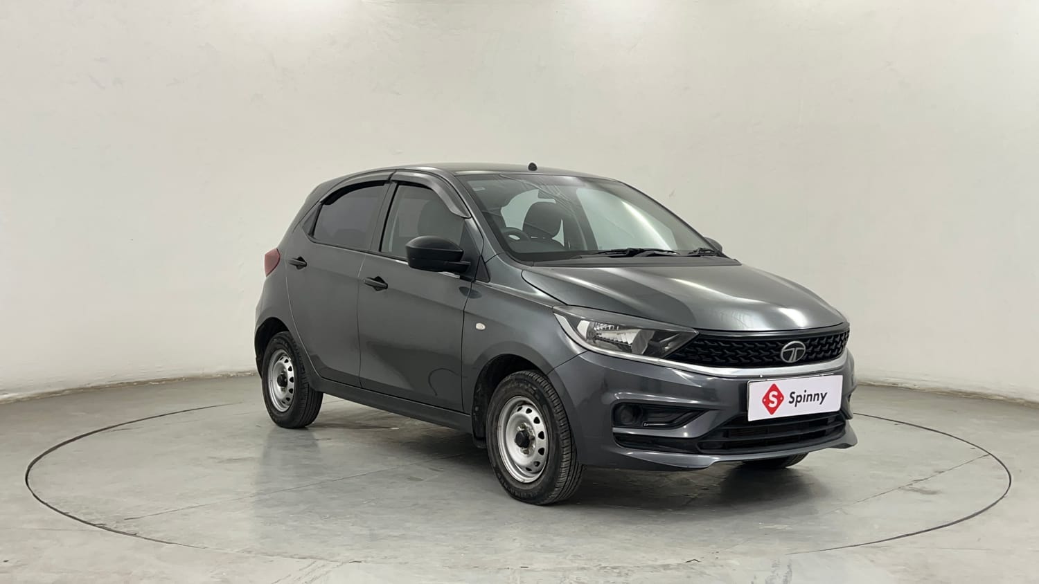 Used 2024 Tata Tiago XE Petrol Manual exterior RIGHT FRONT CORNER VIEW