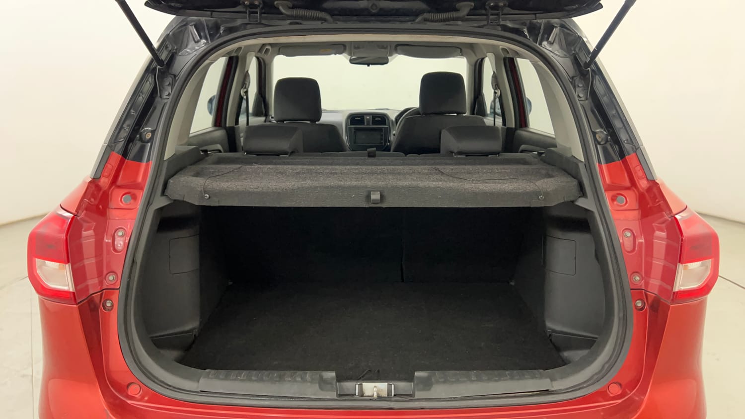 Used 2016 Maruti Suzuki Vitara Brezza [2016-2020] ZDi Plus Diesel Manual interior DICKY INSIDE VIEW