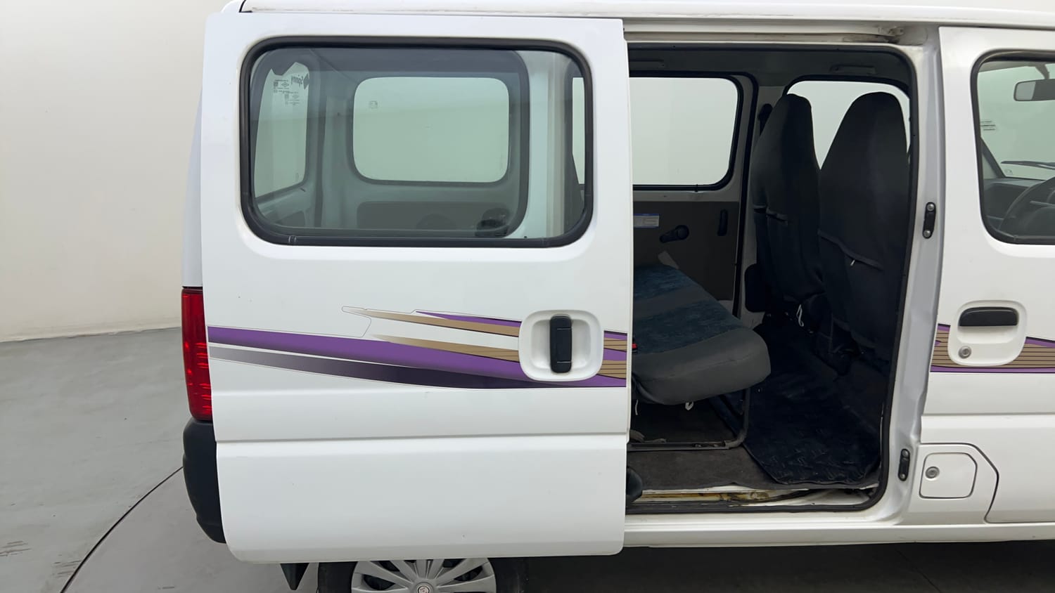 Used 2015 Maruti Suzuki Eeco 5 STR WITH A/C+HTR Petrol Manual interior RIGHT REAR DOOR OPEN VIEW