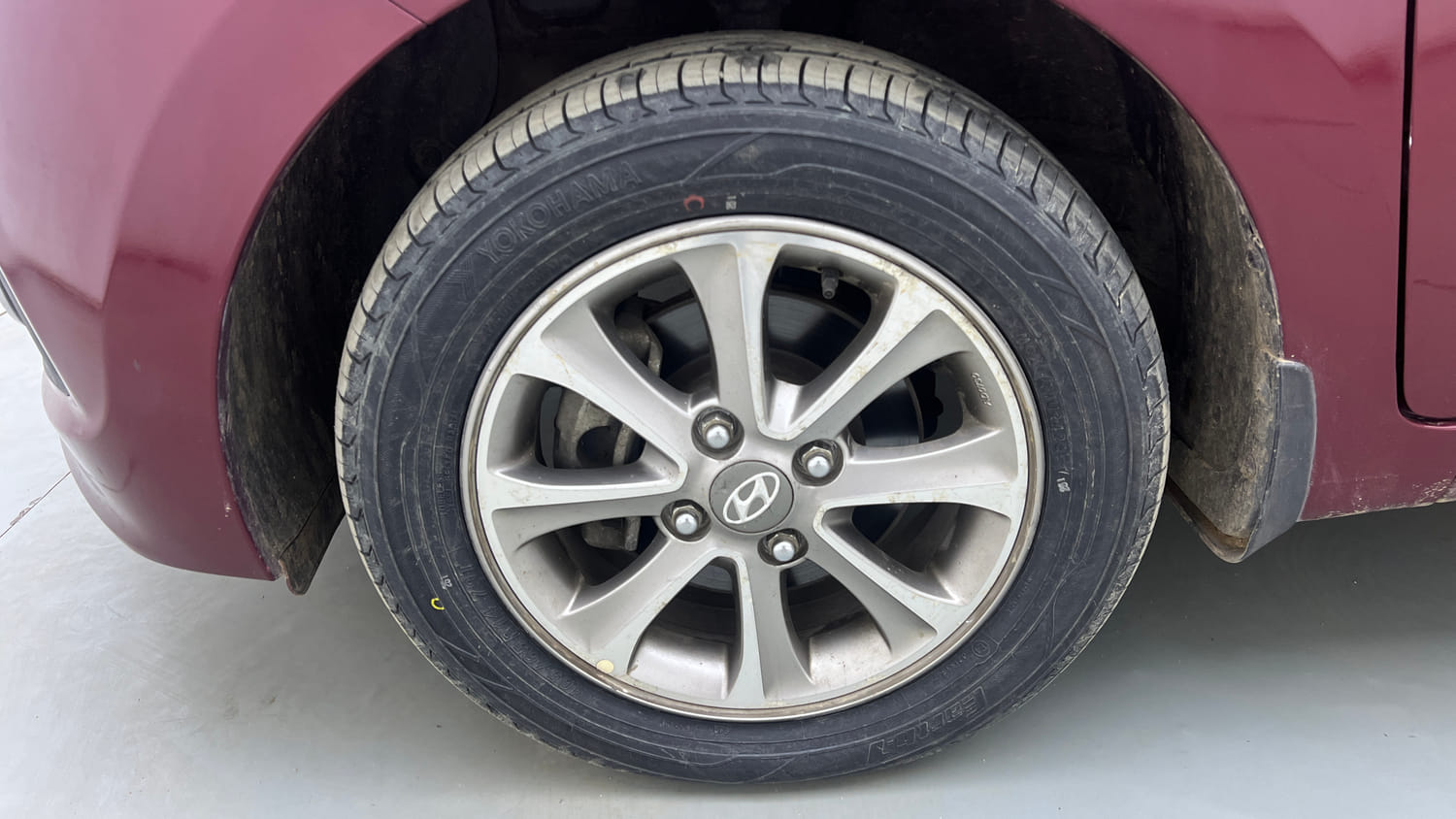 Used 2016 Hyundai Grand i10 Asta 1.2 Kappa VTVT (O) Petrol Manual tyres LEFT FRONT TYRE RIM VIEW