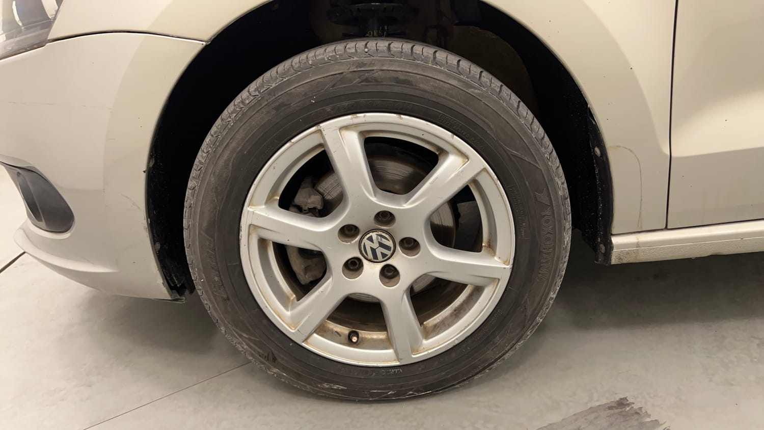 Used 2014 Volkswagen Vento Highline Diesel Diesel Manual tyres LEFT FRONT TYRE RIM VIEW