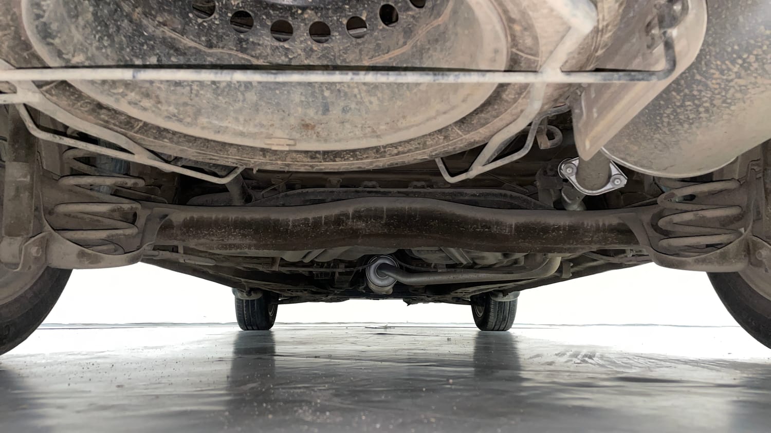 Used 2014 Honda Mobilio S Petrol Petrol Manual extra REAR UNDERBODY VIEW (TAKEN FROM REAR)