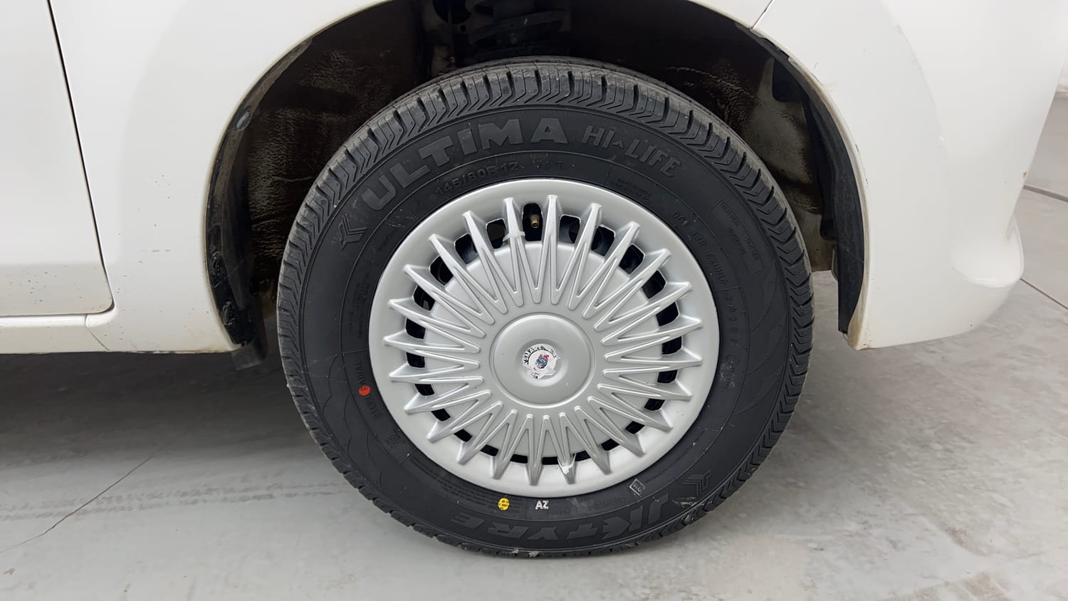 Used 2017 Maruti Suzuki Alto 800 LXi Petrol Manual tyres RIGHT FRONT TYRE RIM VIEW