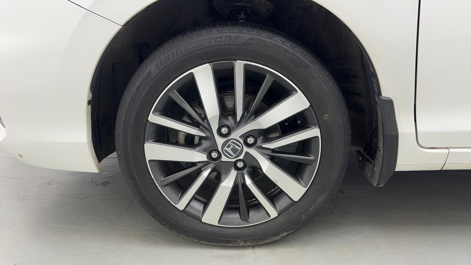 Used 2022 Honda City ZX Petrol Petrol Manual tyres LEFT FRONT TYRE RIM VIEW