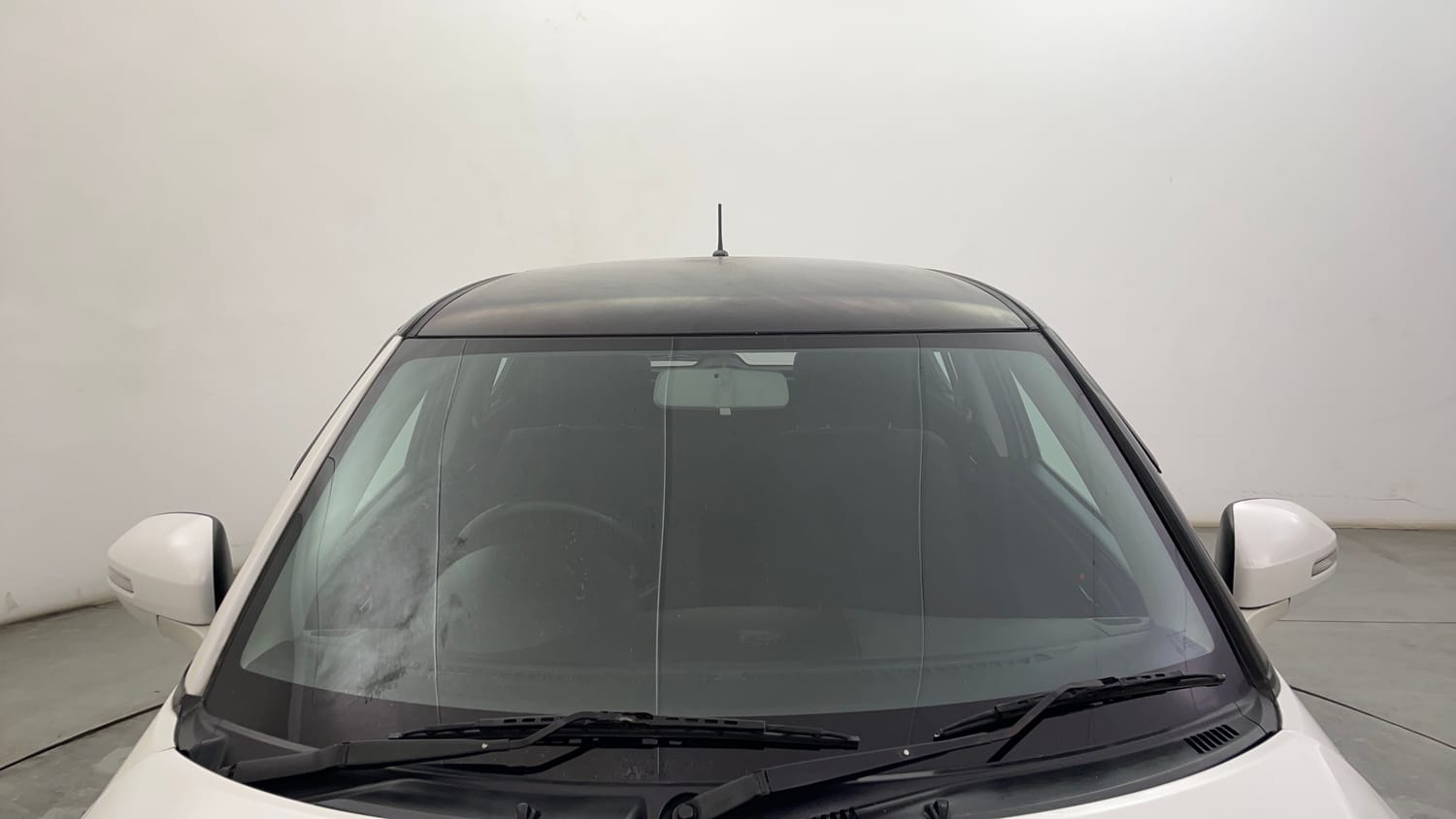 Used 2014 Maruti Suzuki Swift ZDi Diesel Manual exterior FRONT WINDSHIELD VIEW