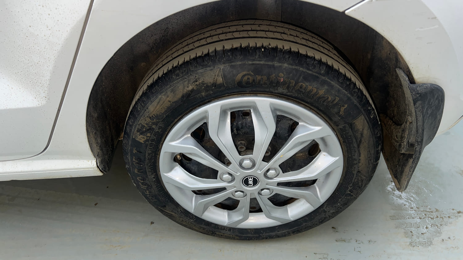 Used 2017 Volkswagen Polo Comfortline 1.2L (P) Petrol Manual tyres LEFT REAR TYRE RIM VIEW