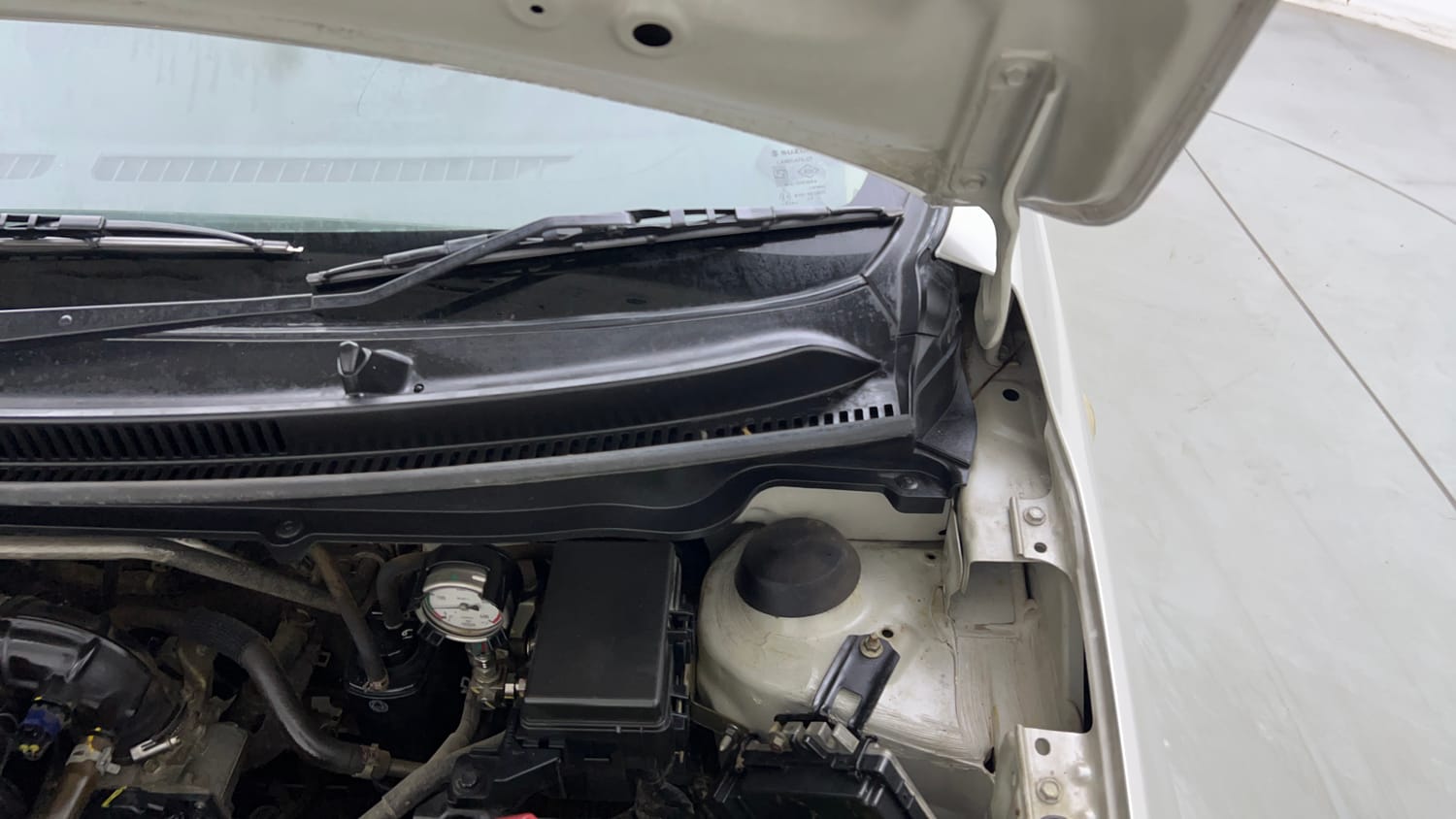 Used 2018 Maruti Suzuki Celerio VXi CNG Cng Manual engine ENGINE LEFT SIDE HINGE & APRON VIEW