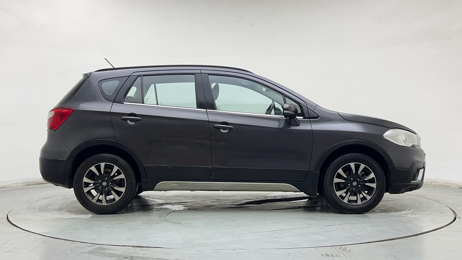 Used 2020 Maruti Suzuki S-Cross Zeta Petrol Manual exterior RIGHT SIDE VIEW
