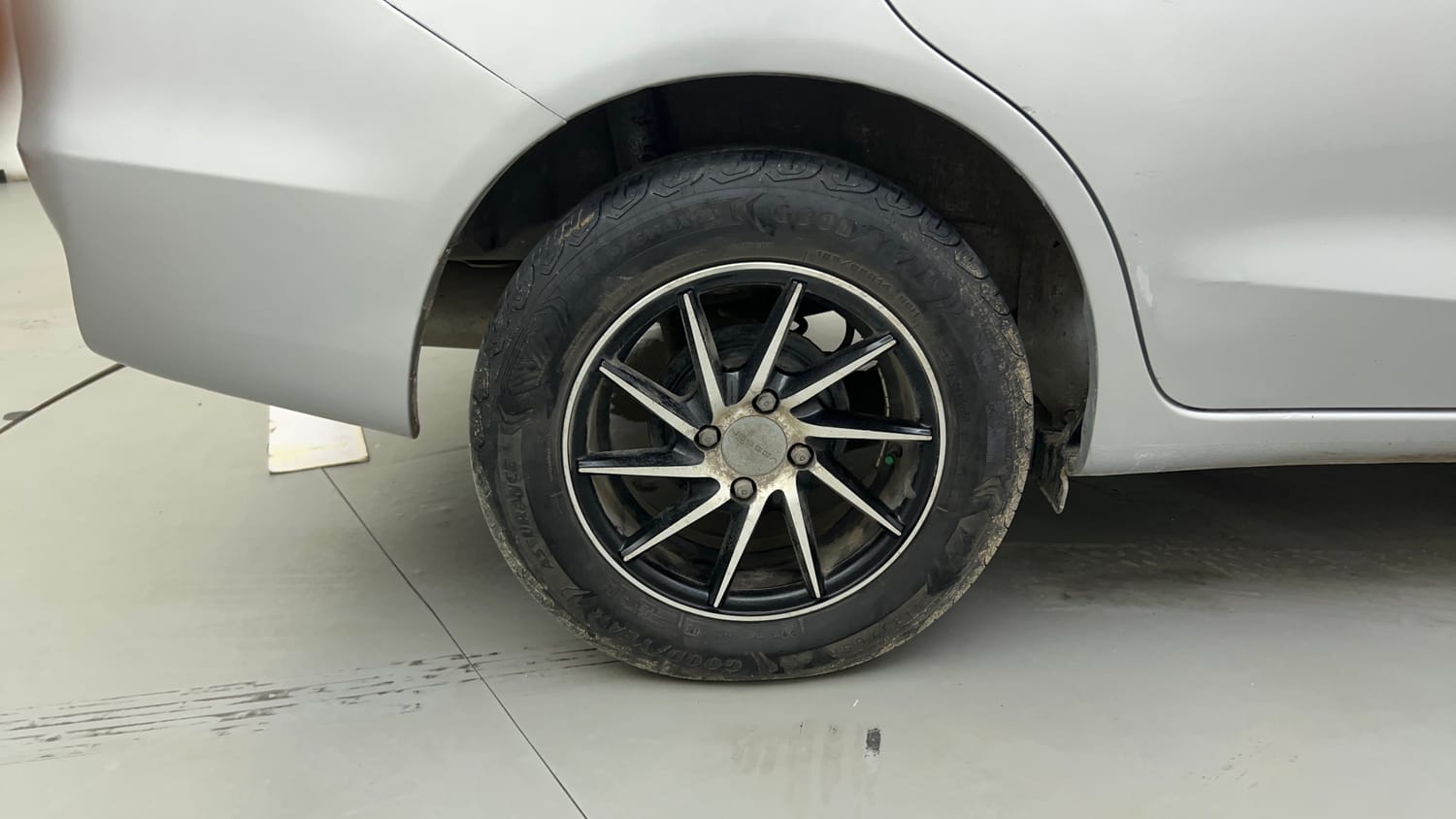 Used 2017 Honda Amaze 1.5 S i-DTEC Opt Diesel Manual tyres RIGHT REAR TYRE RIM VIEW