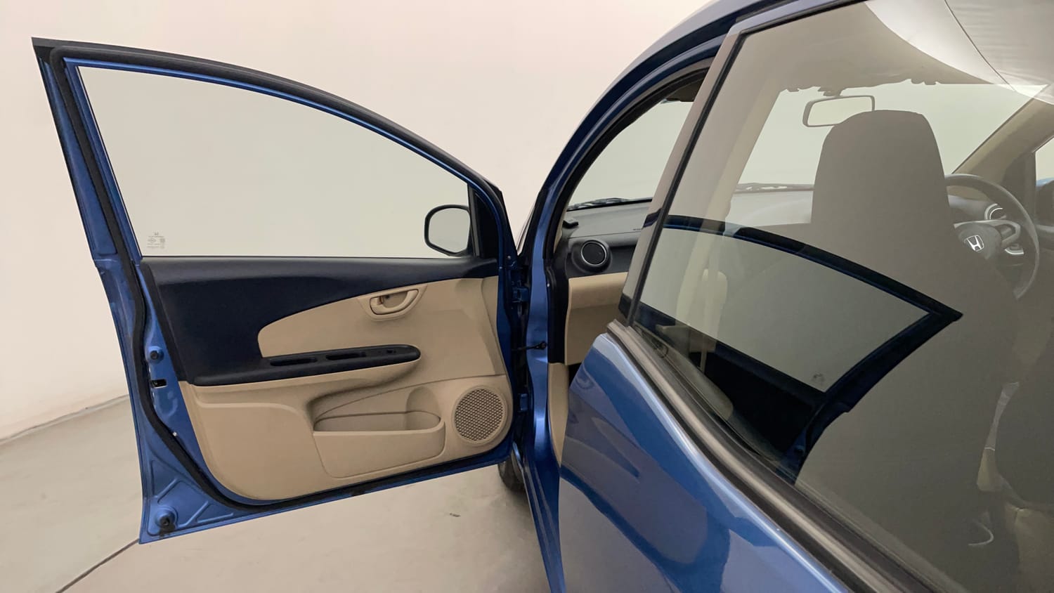 Used 2014 Honda Mobilio S Petrol Petrol Manual interior LEFT FRONT DOOR OPEN VIEW