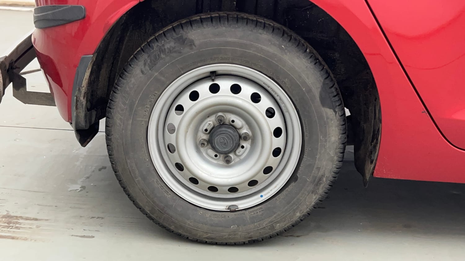 Used 2022 Tata Altroz XE Petrol Petrol Manual tyres RIGHT REAR TYRE RIM VIEW