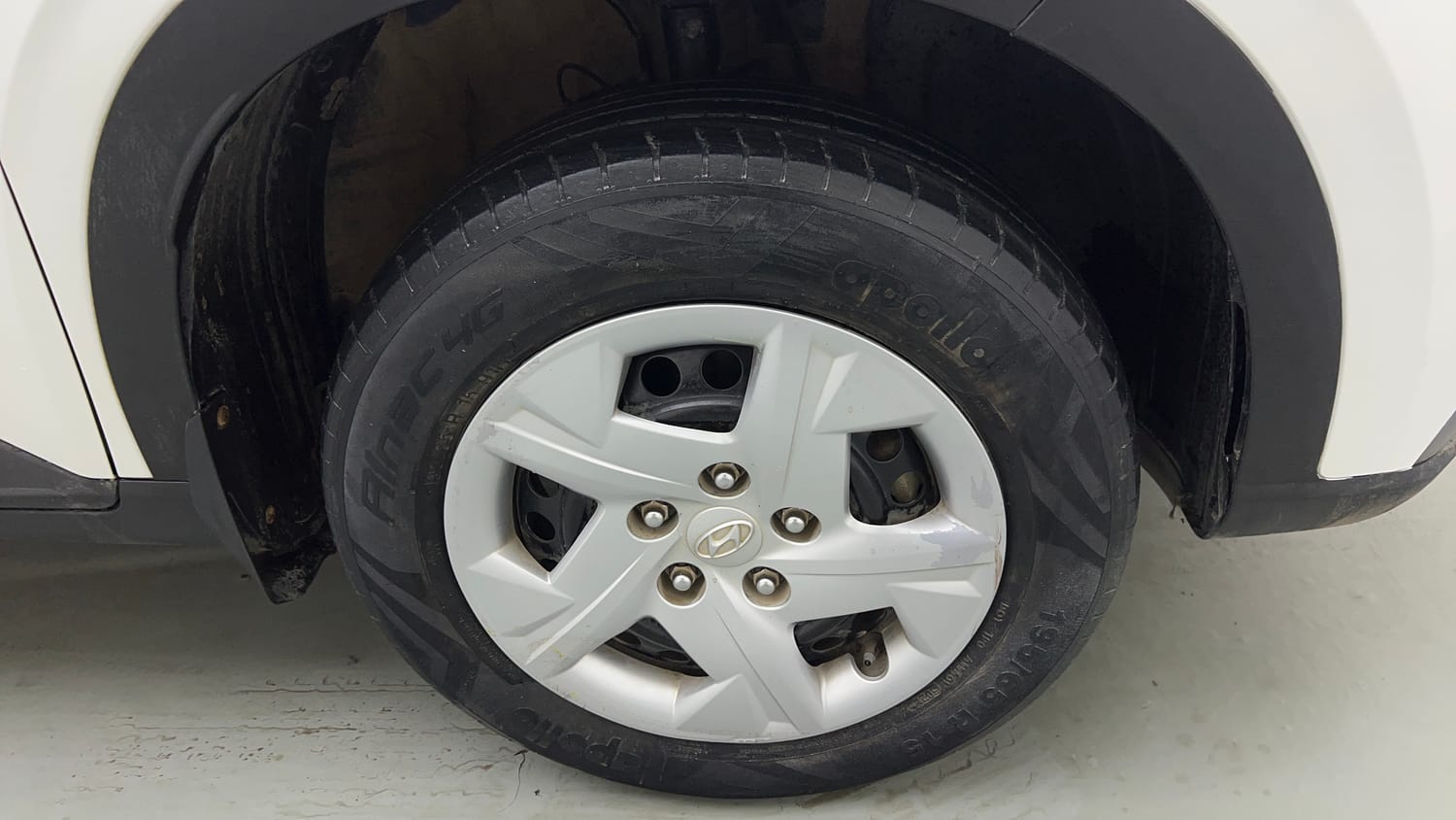 Used 2022 Hyundai Venue S Plus 1.2 Petrol Petrol Manual tyres RIGHT FRONT TYRE RIM VIEW