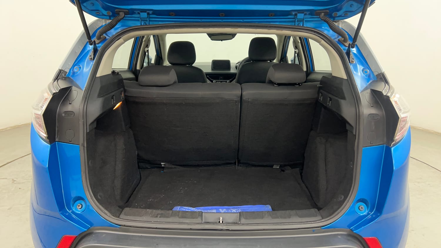 Used 2018 Tata Nexon XZ Plus Diesel Dual Tone Diesel Manual interior DICKY INSIDE VIEW