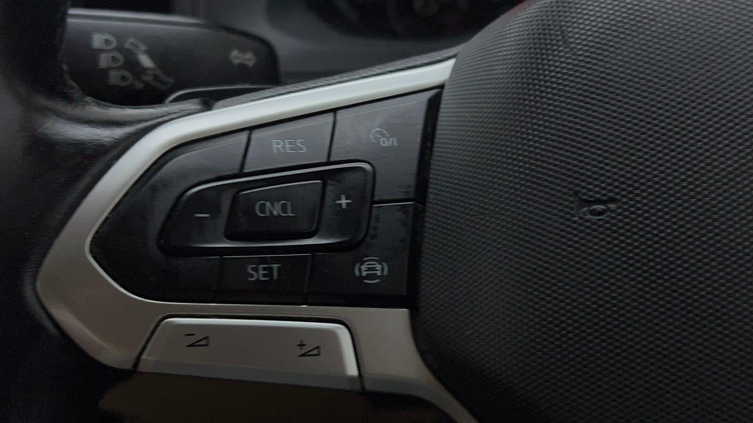 Used 2023 Volkswagen Virtus Highline 1.0 TSI AT Petrol Automatic top_features Cruise control