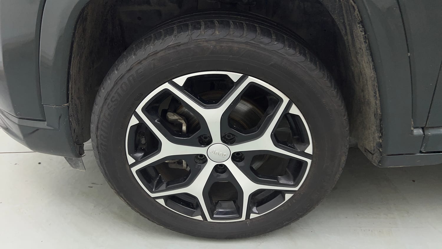 Used 2024 Jeep Compass Limited (O) 2.0 Diesel AT Diesel Automatic tyres LEFT FRONT TYRE RIM VIEW