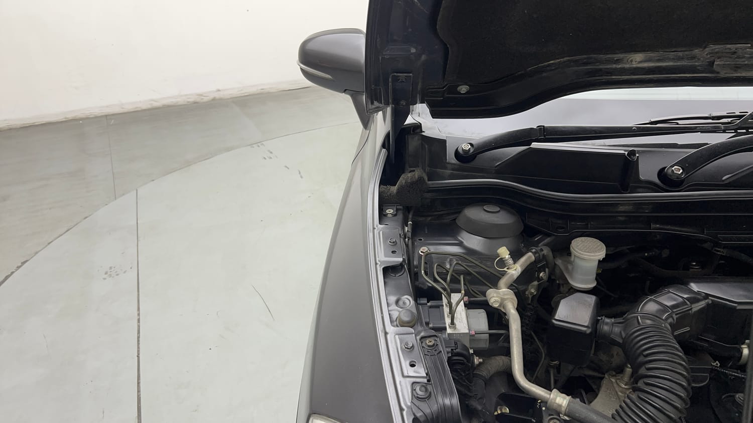 Used 2020 Maruti Suzuki S-Cross Zeta Petrol Manual engine ENGINE RIGHT SIDE HINGE & APRON VIEW