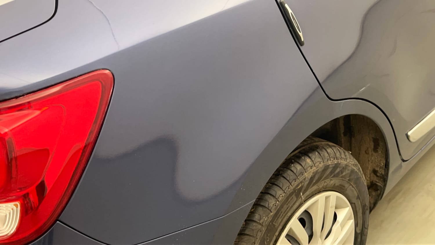 Used 2022 Maruti Suzuki Dzire VXi Petrol Manual dents MINOR DENT