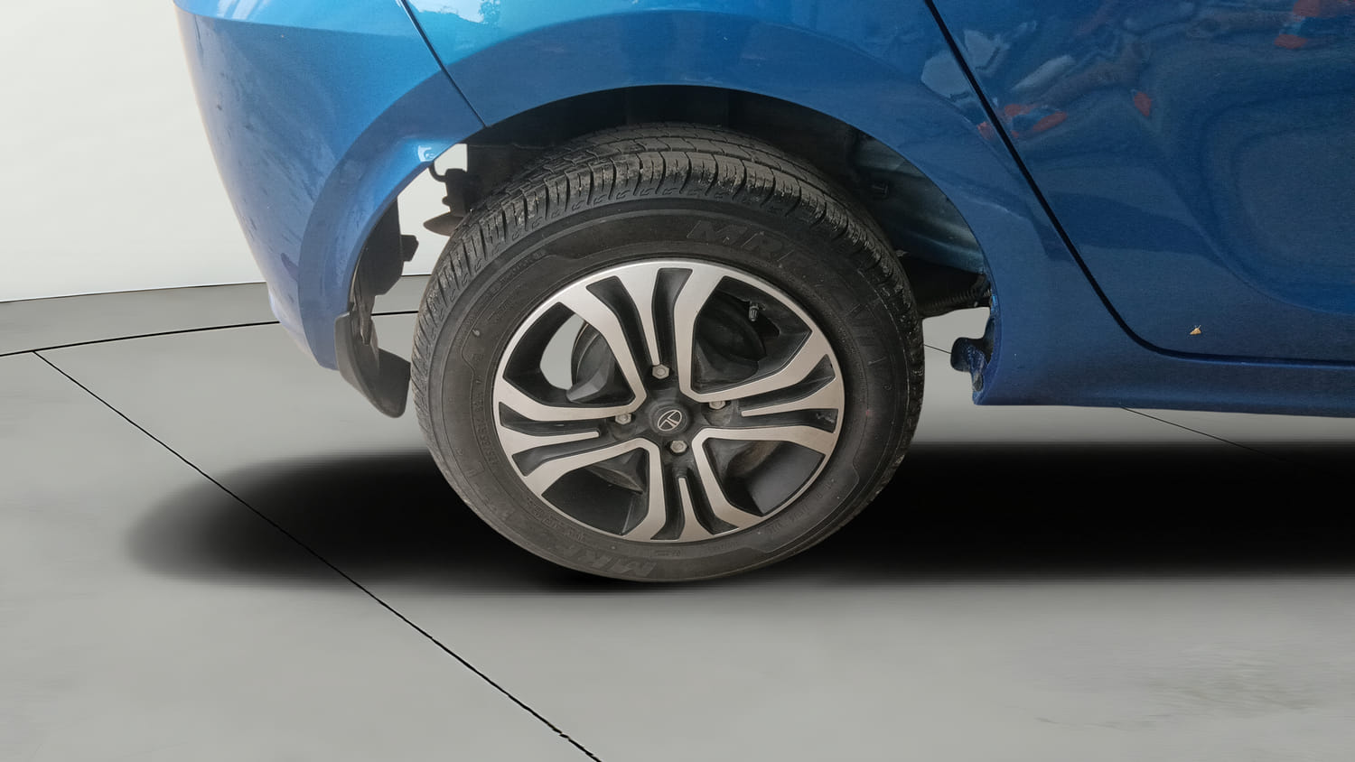Used 2026 Tata Tiago XZ Plus CNG Cng Manual tyres RIGHT REAR TYRE RIM VIEW