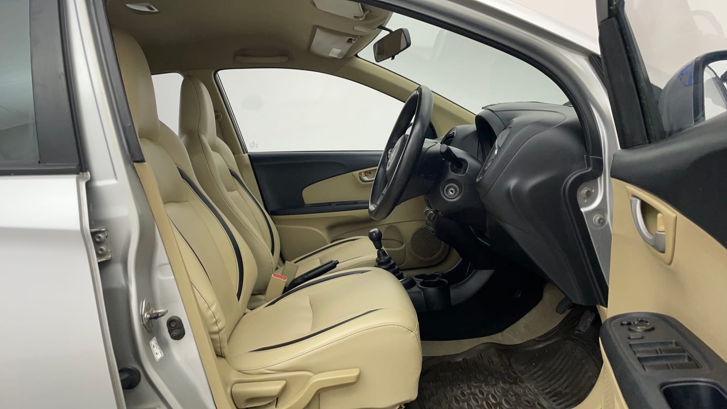 Used 2017 Honda Brio VX MT Petrol Manual interior RIGHT SIDE FRONT DOOR CABIN VIEW