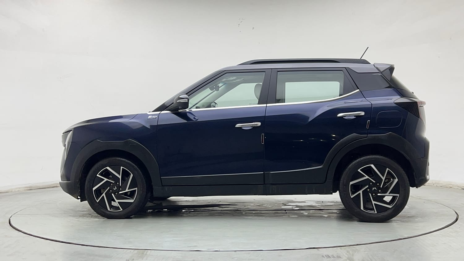 Used 2025 Mahindra XUV 3XO AX7L 1.2 Petrol AT Petrol Automatic exterior LEFT SIDE VIEW