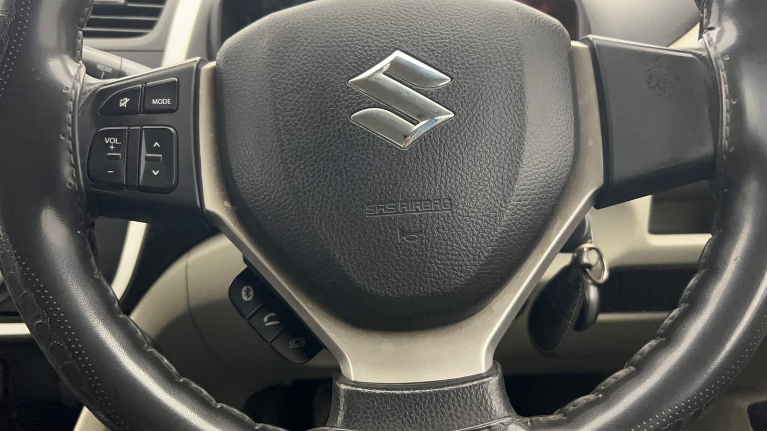 Used 2017 Maruti Suzuki Celerio ZXi Opt Petrol Manual top_features Steering mounted controls