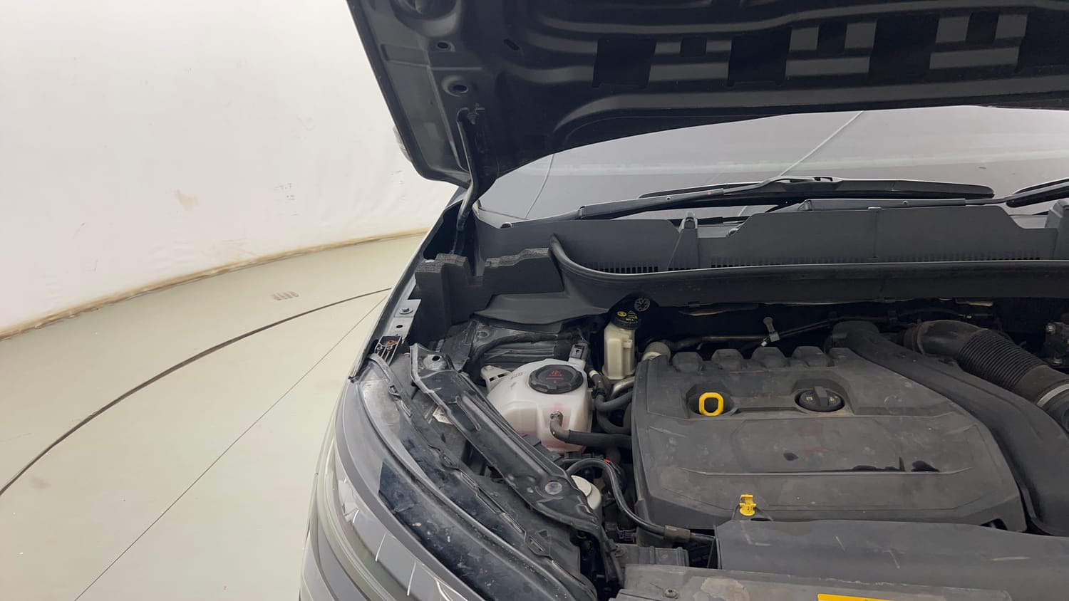Used 2023 Skoda Kushaq Style 1.5L TSI MT Petrol Manual engine ENGINE RIGHT SIDE HINGE & APRON VIEW