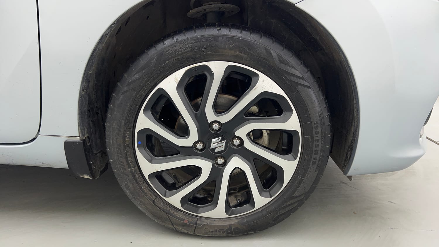 Used 2023 Maruti Suzuki Baleno Alpha AGS Petrol Automatic tyres RIGHT FRONT TYRE RIM VIEW