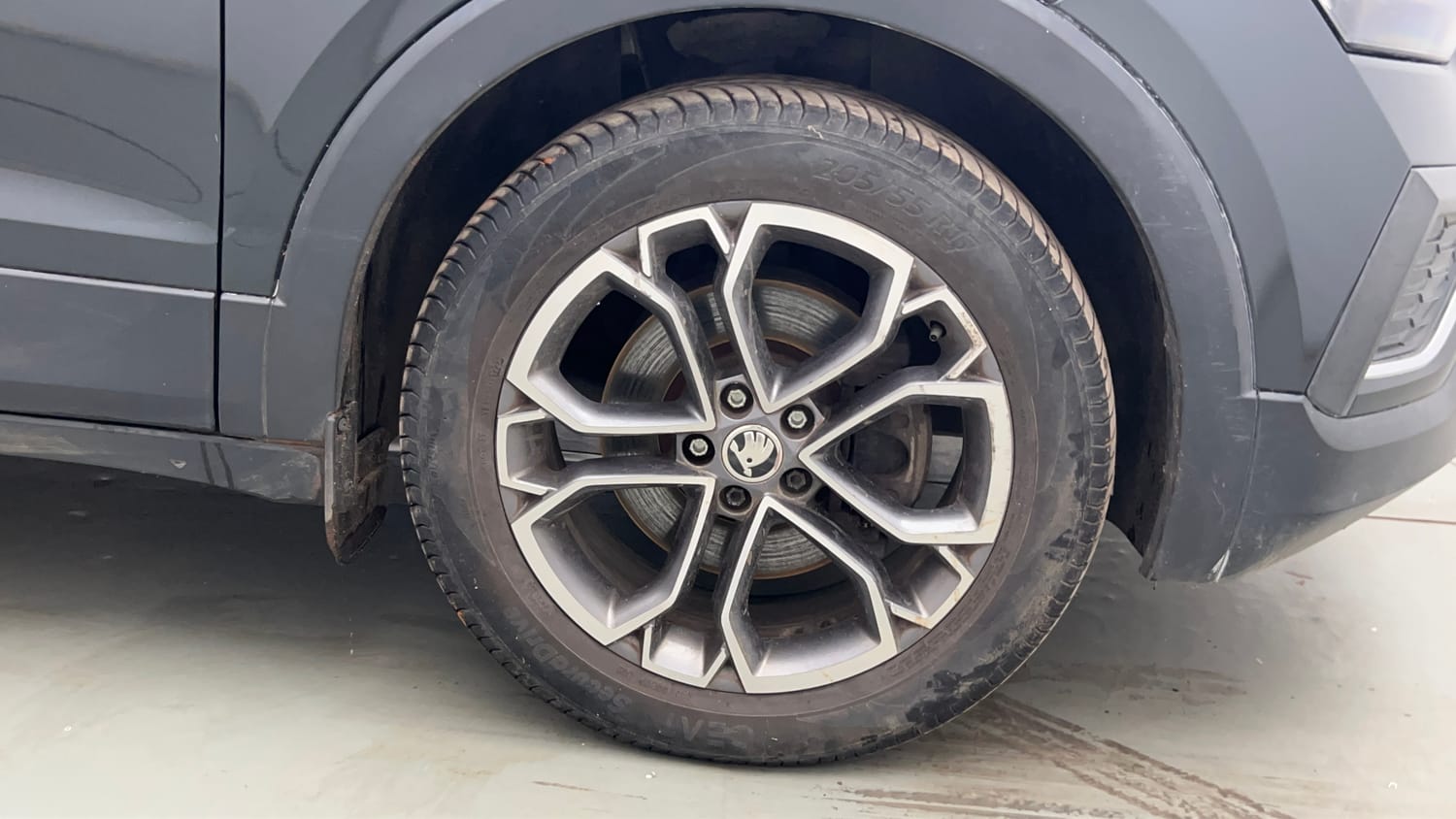 Used 2023 Skoda Kushaq Style 1.5L TSI MT Petrol Manual tyres RIGHT FRONT TYRE RIM VIEW