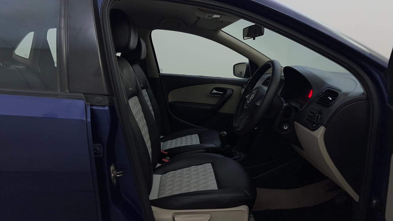Used 2013 Volkswagen Polo Comfortline 1.2L (P) Petrol Manual interior RIGHT SIDE FRONT DOOR CABIN VIEW