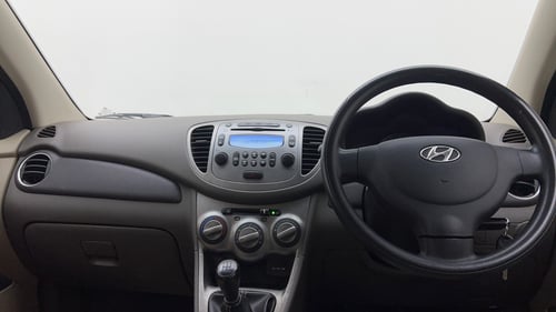 Used 2013 Hyundai i10 Sportz 1.2 Kappa2 Petrol Manual interior DASHBOARD VIEW