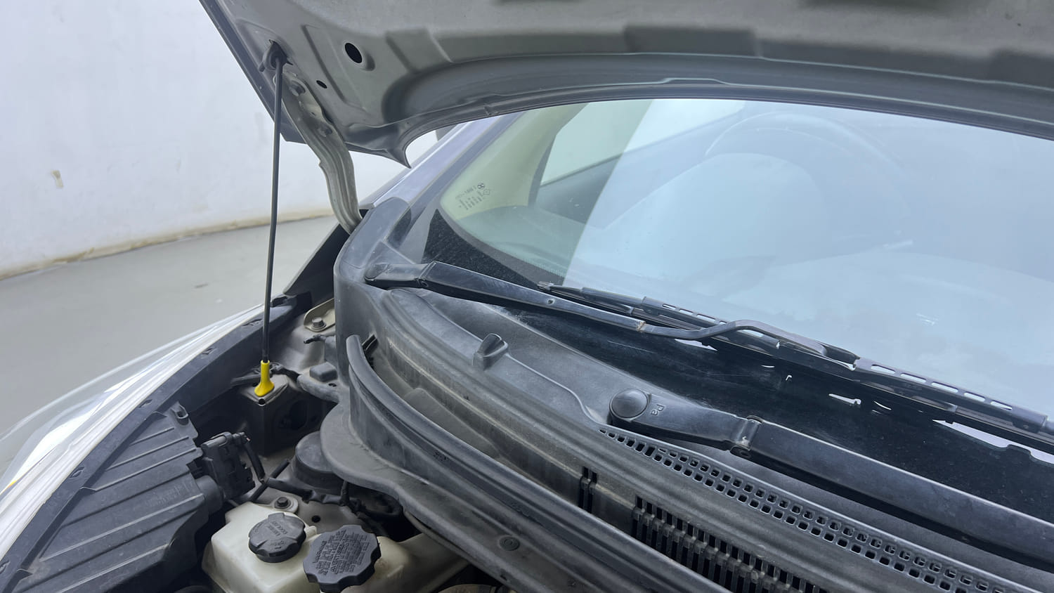 Used 2014 Hyundai Eon D-Lite + Petrol Manual engine ENGINE RIGHT SIDE HINGE & APRON VIEW