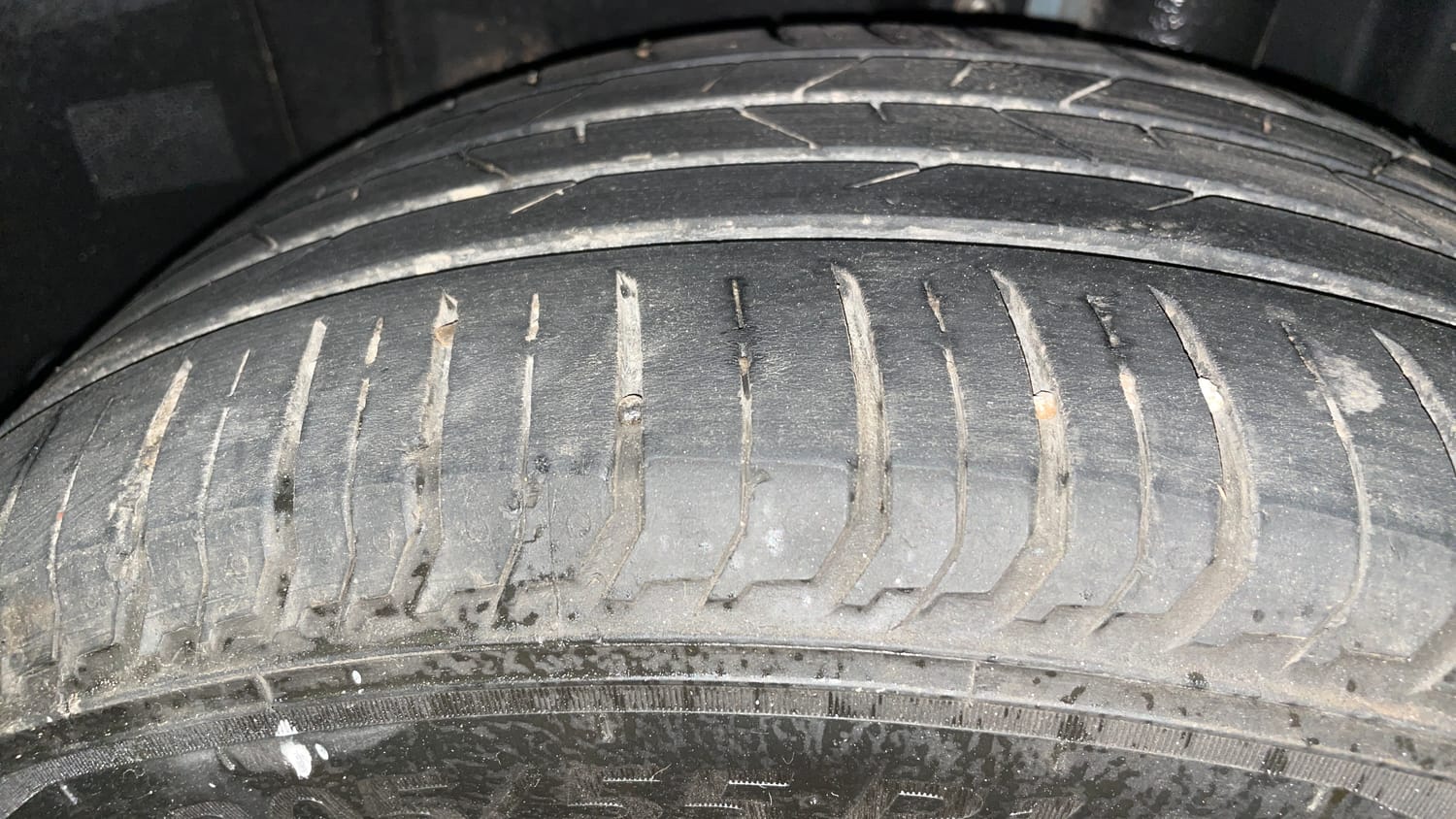 Used 2024 Volkswagen Virtus Highline 1.0 TSI AT Petrol Automatic tyres LEFT REAR TYRE TREAD VIEW