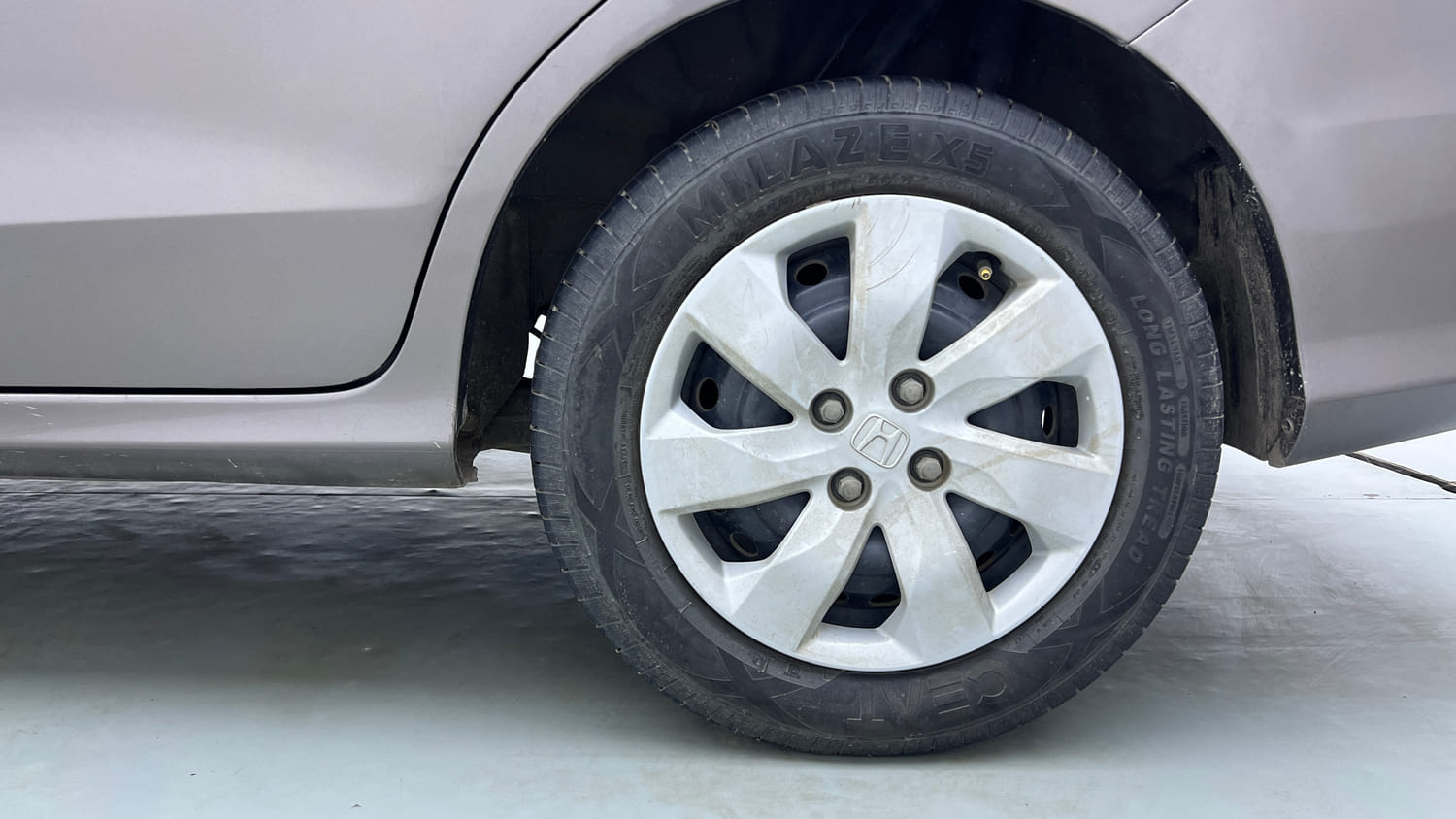 Used 2015 Honda Mobilio S Petrol Petrol Manual tyres LEFT REAR TYRE RIM VIEW
