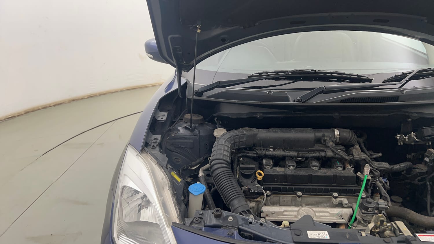 Used 2022 Maruti Suzuki Dzire VXi Petrol Manual engine ENGINE RIGHT SIDE HINGE & APRON VIEW