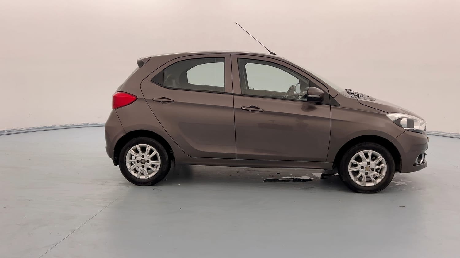 Used 2017 Tata Tiago Revotron XZ Petrol Manual exterior RIGHT SIDE VIEW