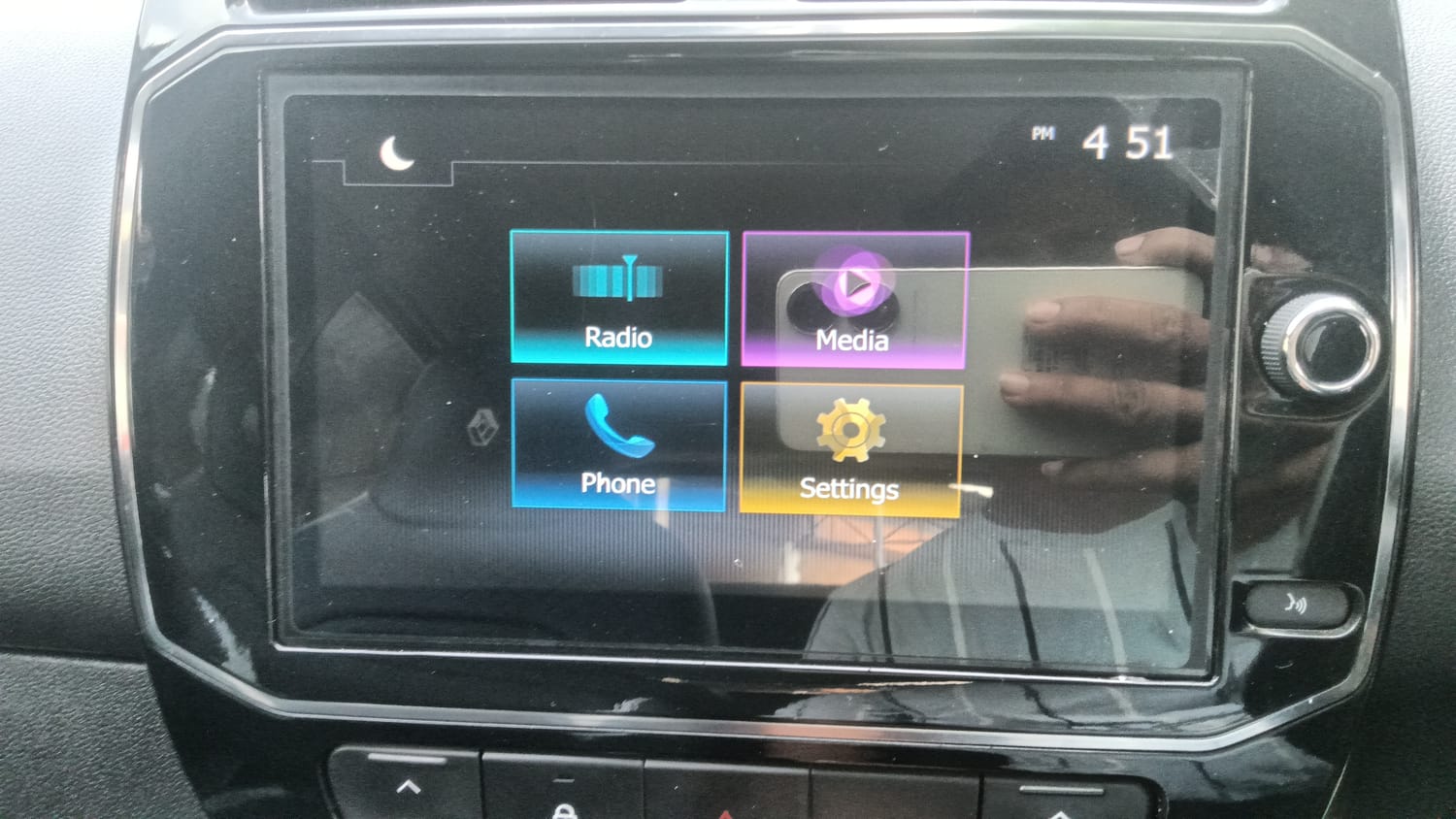 Used 2025 Renault Kwid RXT 1.0L Petrol Manual top_features Touch screen infotainment system