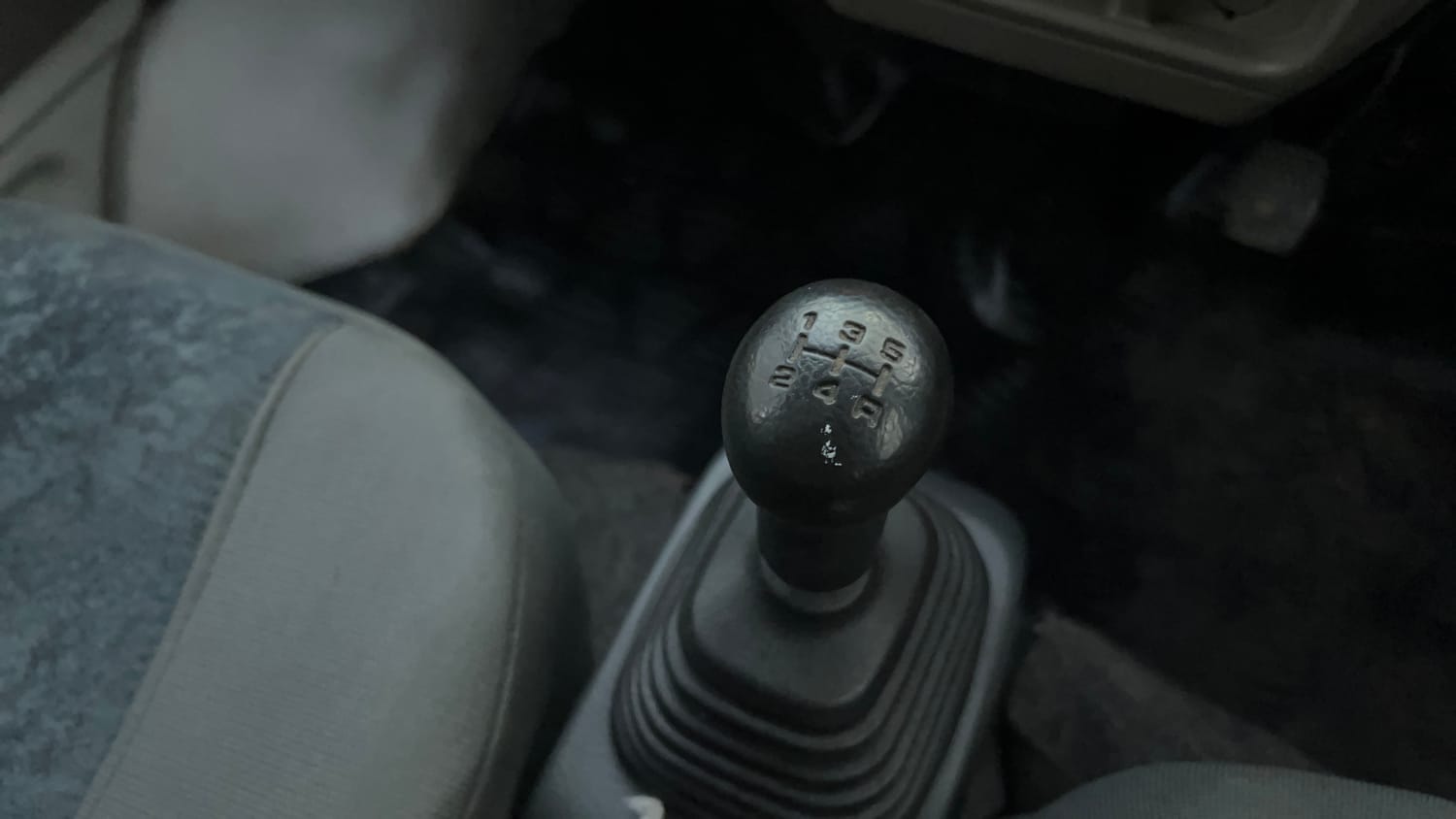 Used 2015 Maruti Suzuki Eeco 5 STR WITH A/C+HTR Petrol Manual interior GEAR  KNOB VIEW