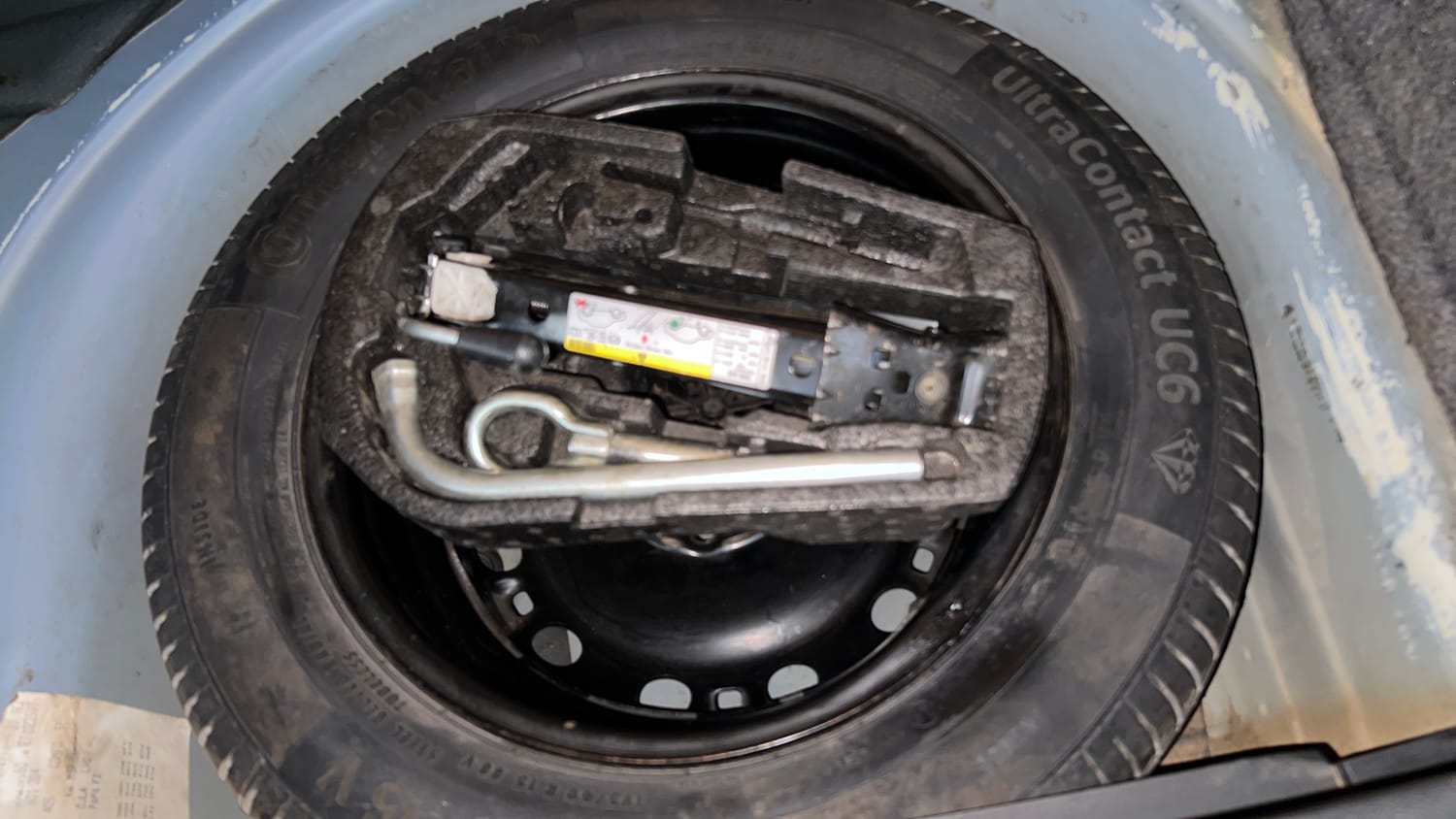 Used 2013 Volkswagen Polo Comfortline 1.2L (P) Petrol Manual tyres SPARE TYRE VIEW