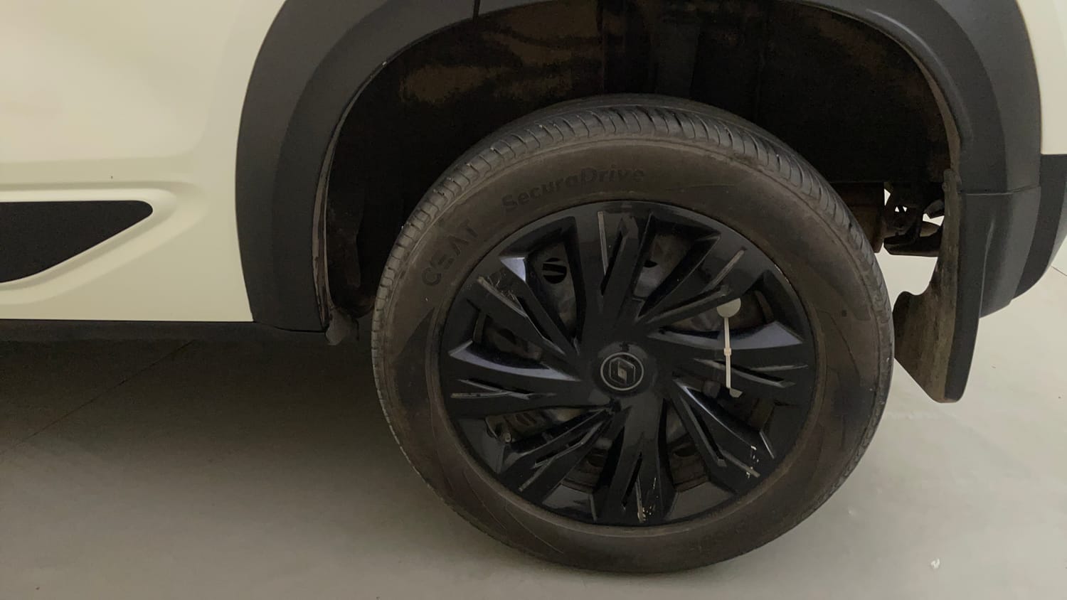 Used 2024 Renault Kiger RXL AMT Petrol Automatic tyres LEFT REAR TYRE RIM VIEW
