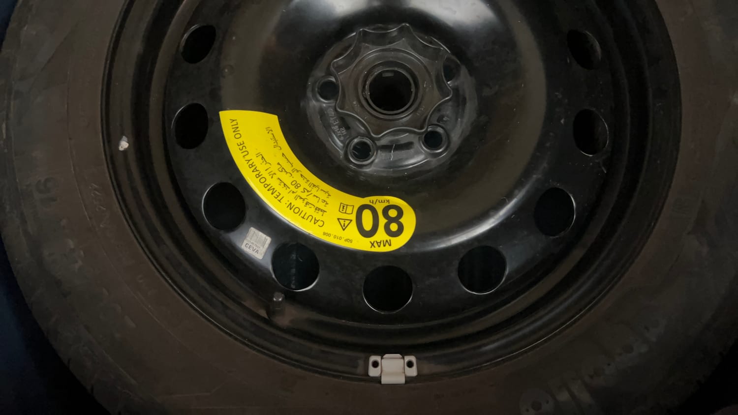 Used 2023 Skoda Kushaq Style 1.5L TSI MT Petrol Manual tyres SPARE TYRE VIEW