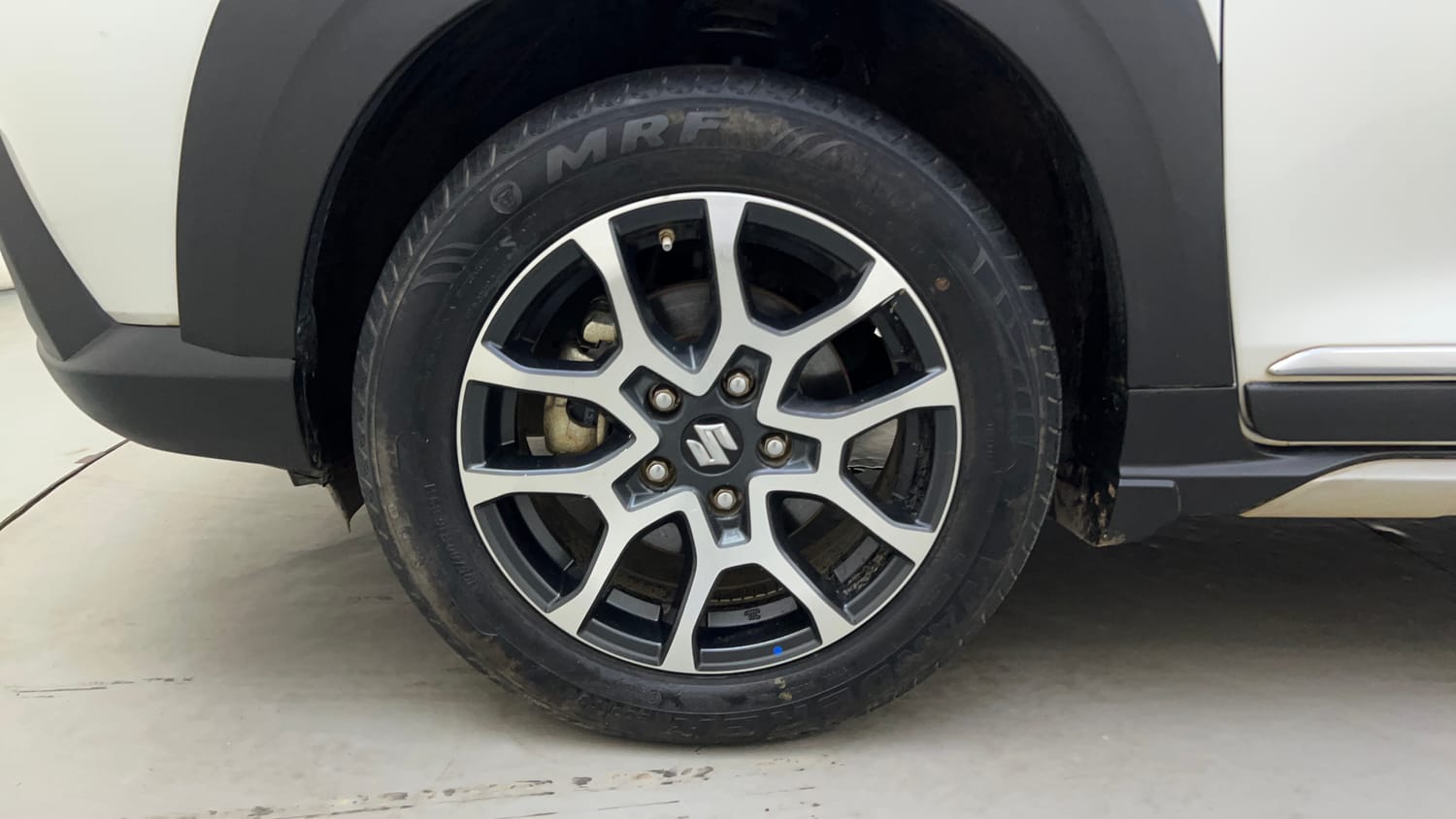 Used 2023 Maruti Suzuki XL6 Alpha Plus MT Petrol Petrol Manual tyres LEFT FRONT TYRE RIM VIEW