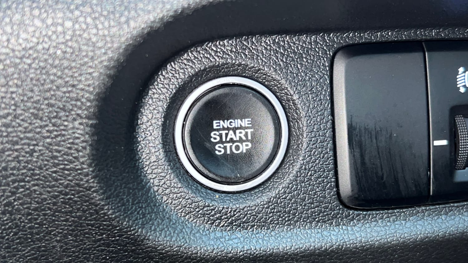 Used 2022 Hyundai Creta S 1.5 Petrol iMT Petrol Manual top_features Keyless start