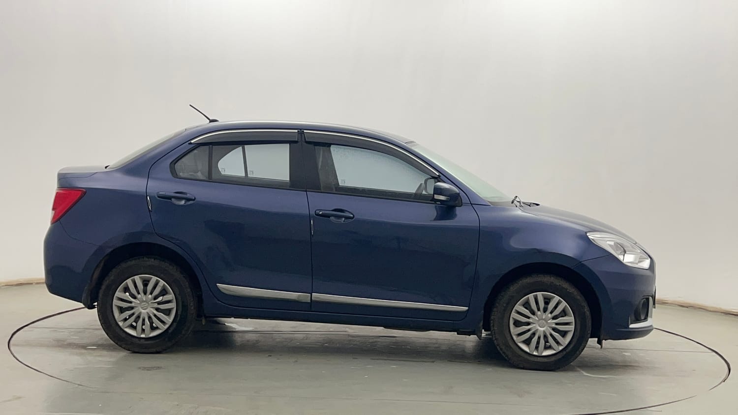 Used 2022 Maruti Suzuki Dzire VXi Petrol Manual exterior RIGHT SIDE VIEW