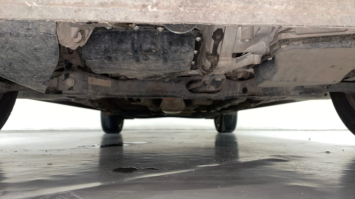 Used 2024 Volkswagen Virtus Highline 1.0 TSI AT Petrol Automatic extra FRONT LEFT UNDERBODY VIEW
