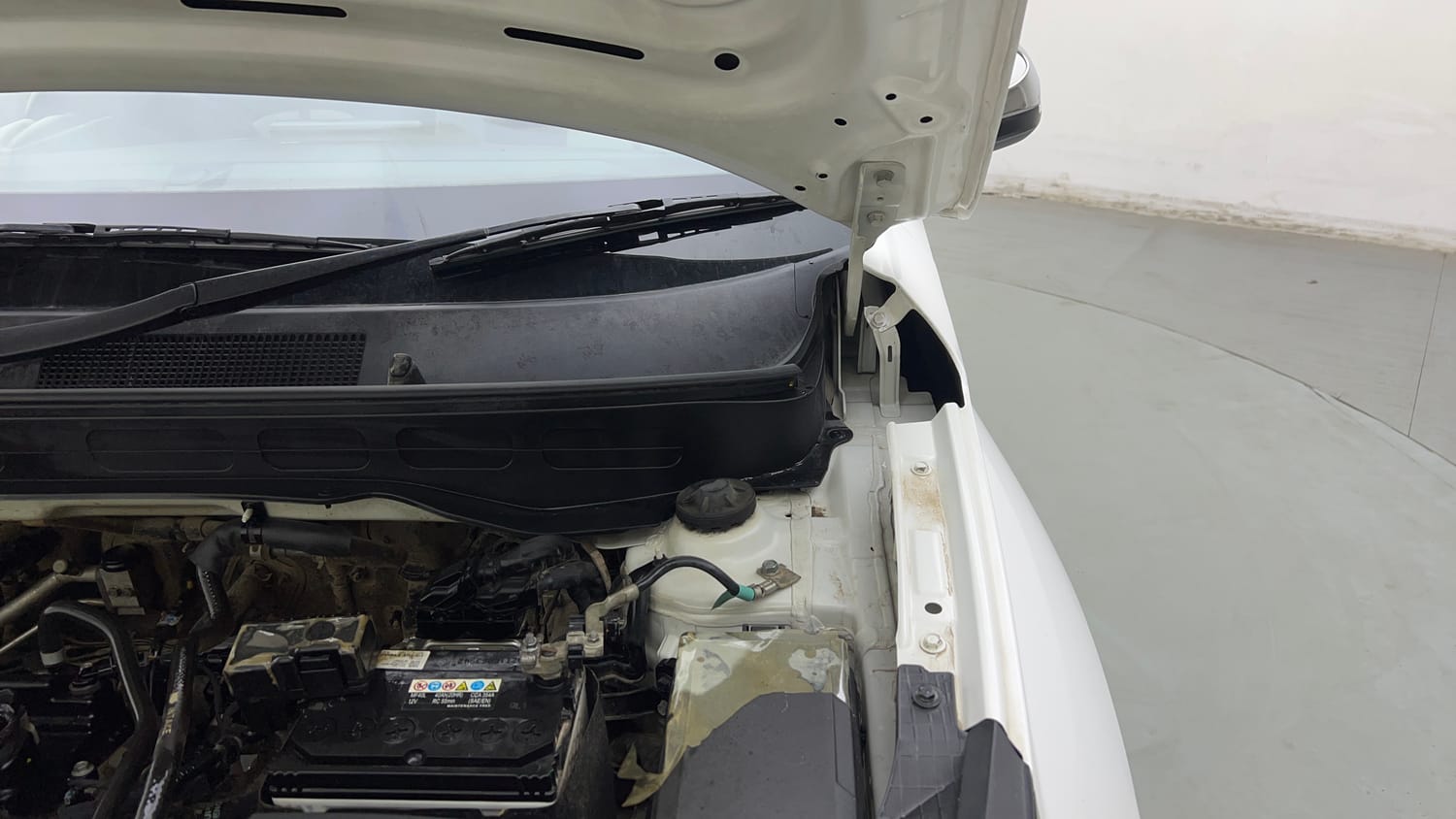 Used 2022 Hyundai Venue S Plus 1.2 Petrol Petrol Manual engine ENGINE LEFT SIDE HINGE & APRON VIEW