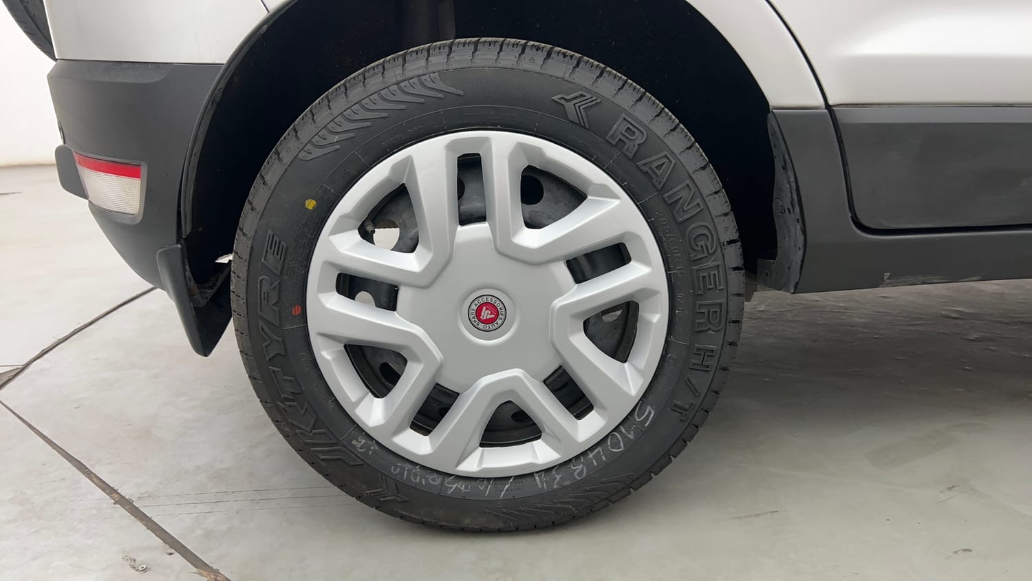 Used 2021 Ford EcoSport Trend 1.5L Ti-VCT Petrol Manual tyres RIGHT REAR TYRE RIM VIEW
