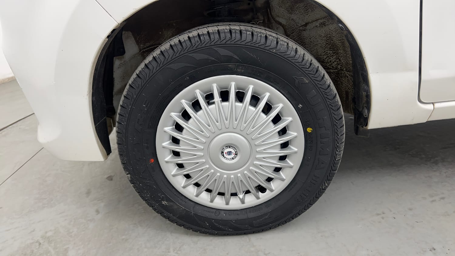 Used 2017 Maruti Suzuki Alto 800 LXi Petrol Manual tyres LEFT FRONT TYRE RIM VIEW