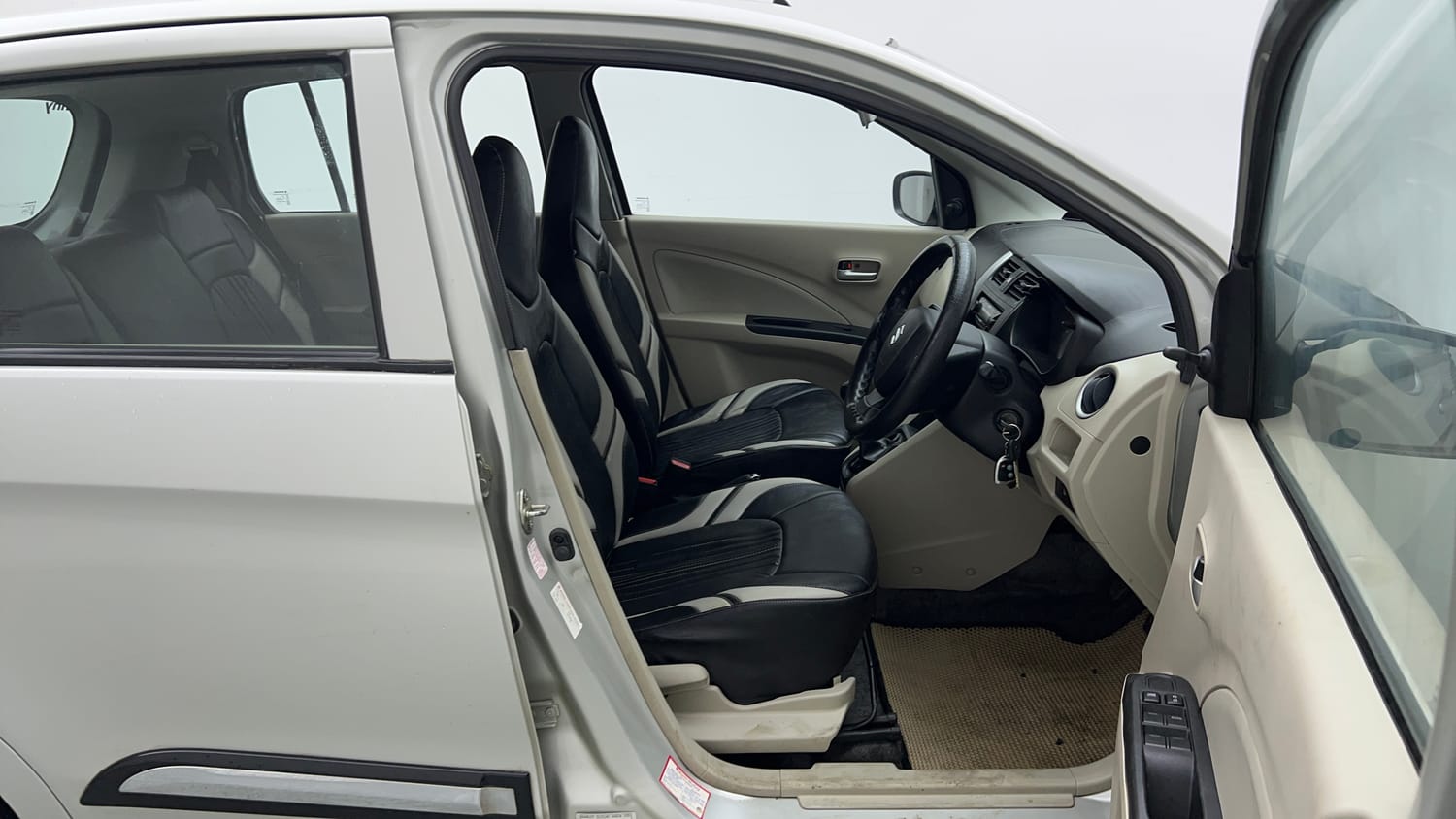 Used 2018 Maruti Suzuki Celerio VXi CNG Cng Manual interior RIGHT SIDE FRONT DOOR CABIN VIEW