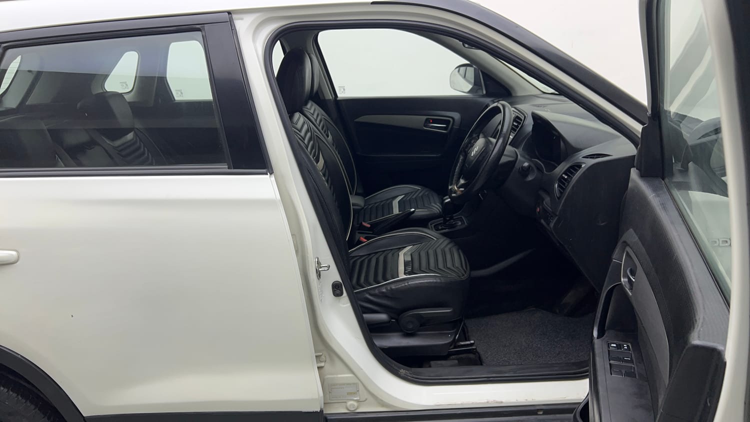 Used 2018 maruti-suzuki Vitara Brezza ZDi Plus AGS Diesel Automatic interior RIGHT SIDE FRONT DOOR CABIN VIEW