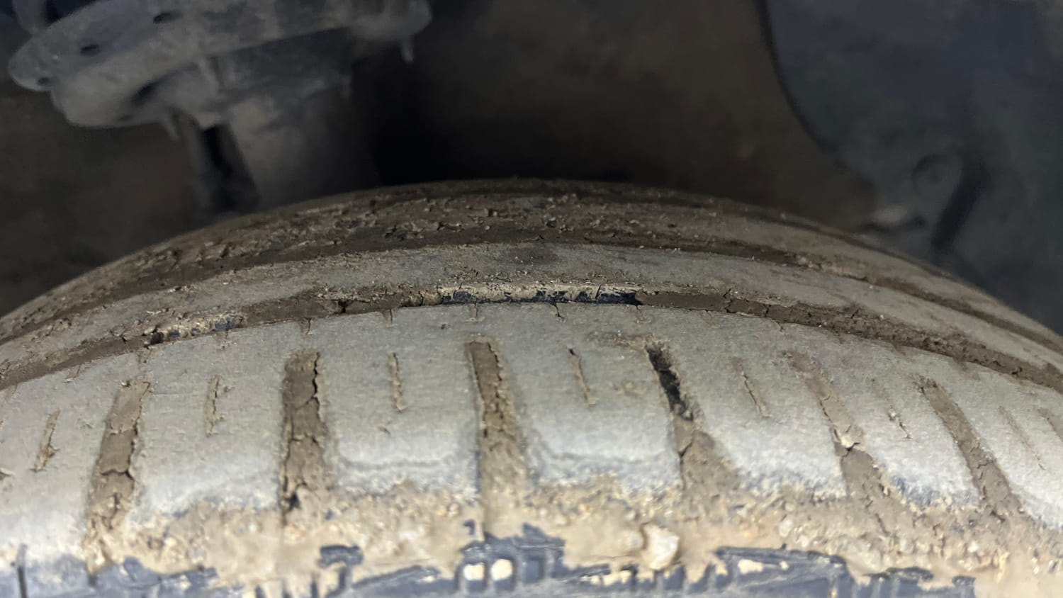 Used 2018 Hyundai Grand i10 Sportz AT 1.2 Kappa VTVT Petrol Automatic tyres RIGHT FRONT TYRE TREAD VIEW